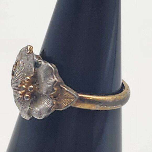 Vintage Avon Dogwood Apple Blossoms Silver Tone & Gold Tone Ring (5) - Picture 4 of 8